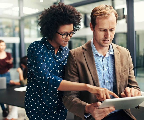 Business_Diverse-coworkers-on-a-tablet