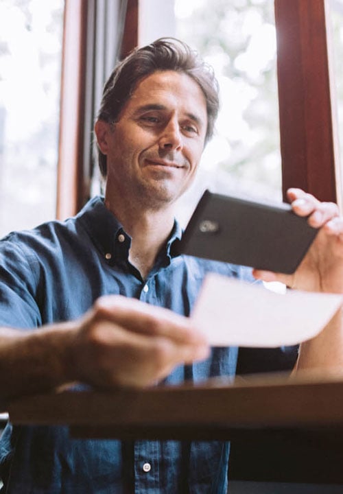 Digital-Banking_Mobile-Deposit-Man_500x720