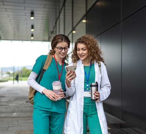Private-Banking_Two-doctors-outside_500x460-