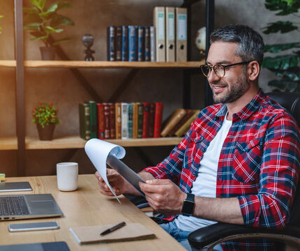 Business_Small-Business-Man-Working-on-Computer