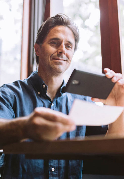 Digital-Banking_Mobile-Deposit-Man_500x720