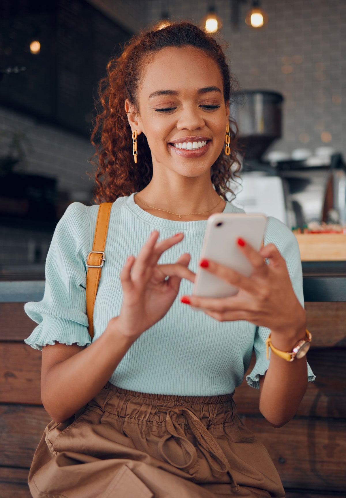 Digital-Banking_Young-Woman-on-Phone-in-Public