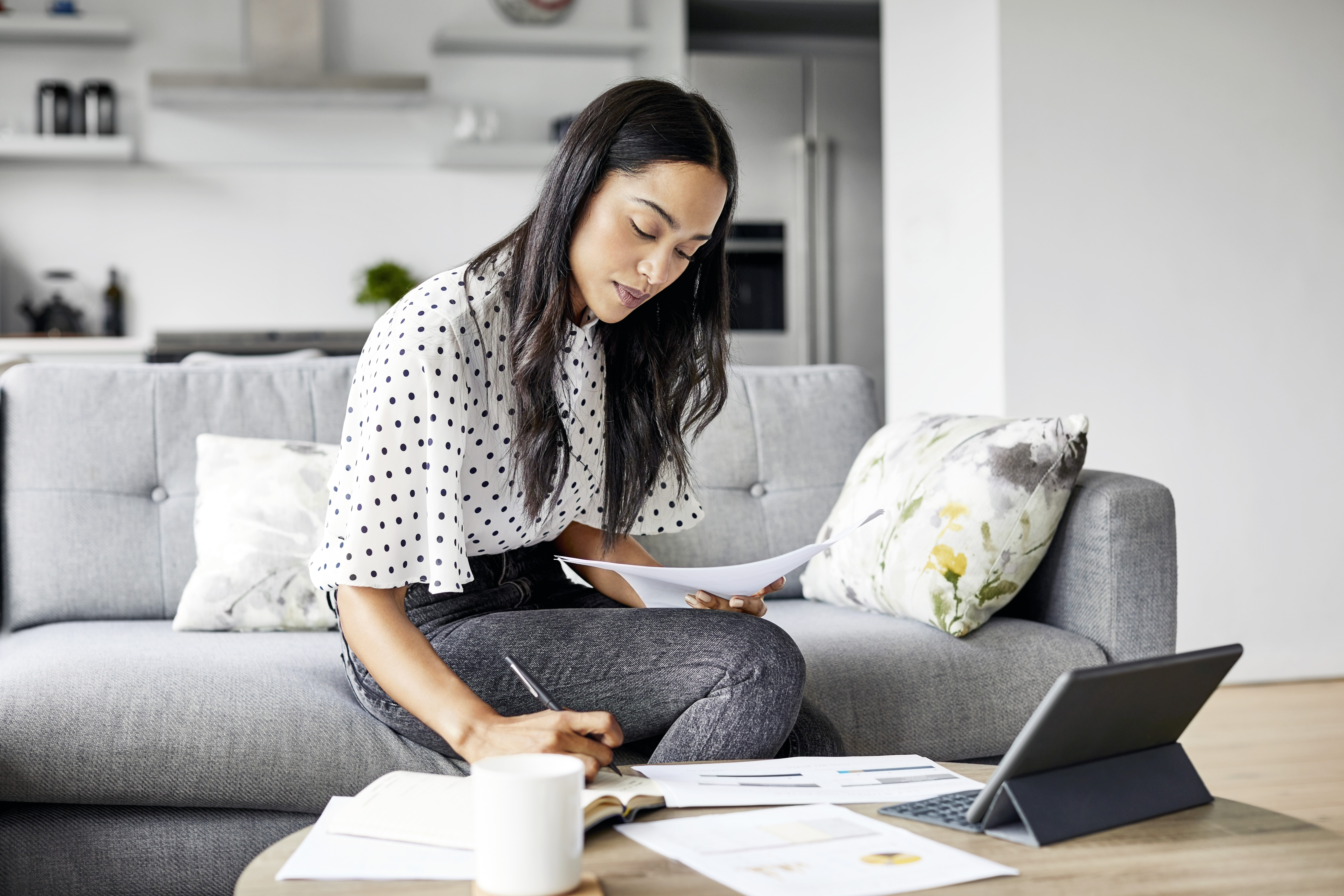 Photo_Woman-Computer-Paperwork