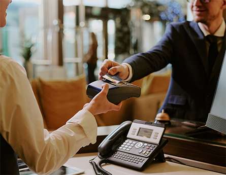 web-image_tap-to-pay-card_Business_445x345_02